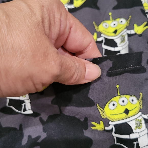 Disney Pixar Toy Story Green Alien medical scrub top woman's sz Medium - Picture 5 of 10